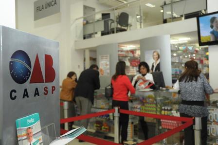 Farm�cias e livrarias da CAASP abolem as sacolas pl�sticas
